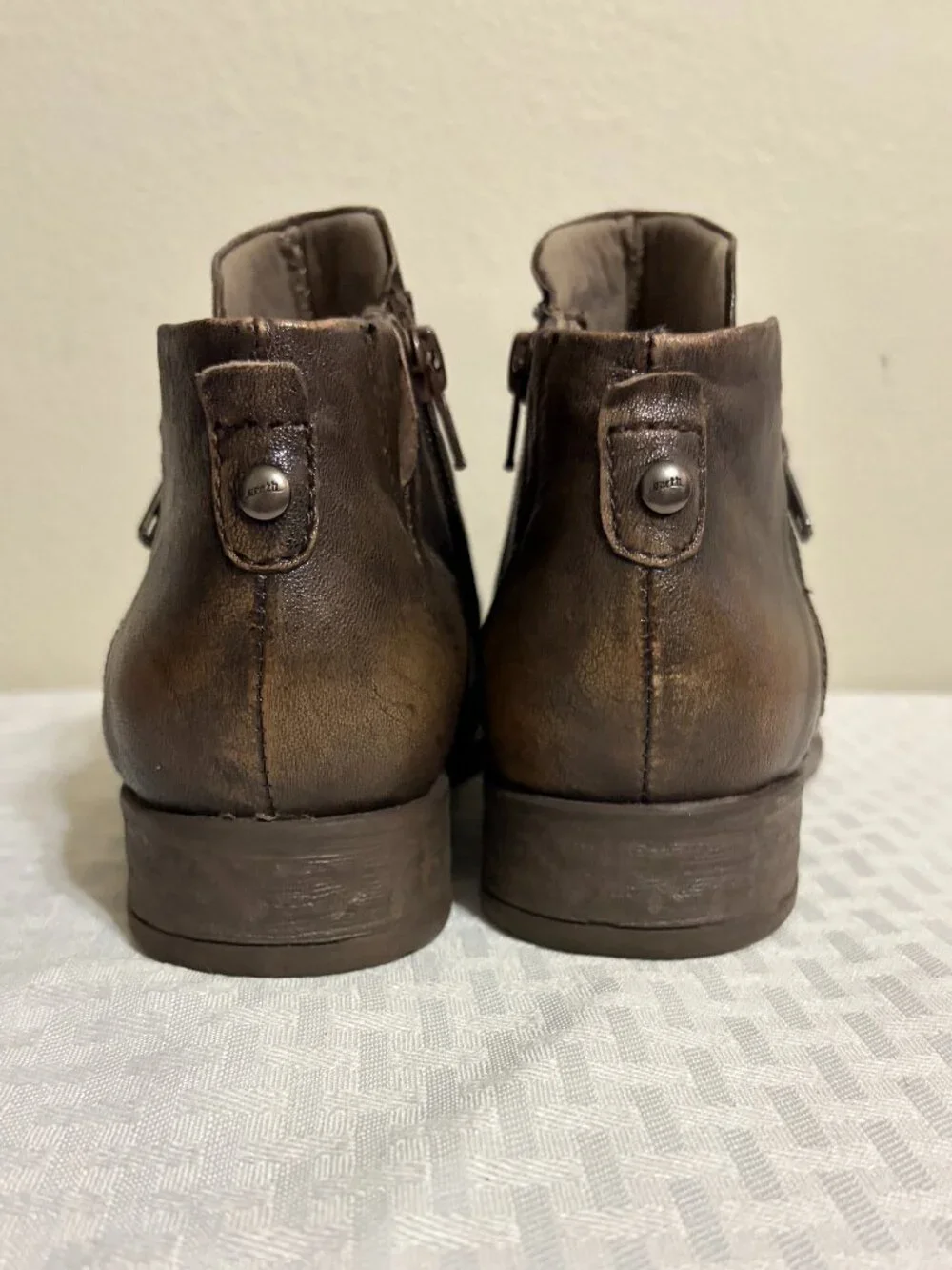 Earth Relief Pod Ronan Distressed Leather Ankle Booties Size 6.5